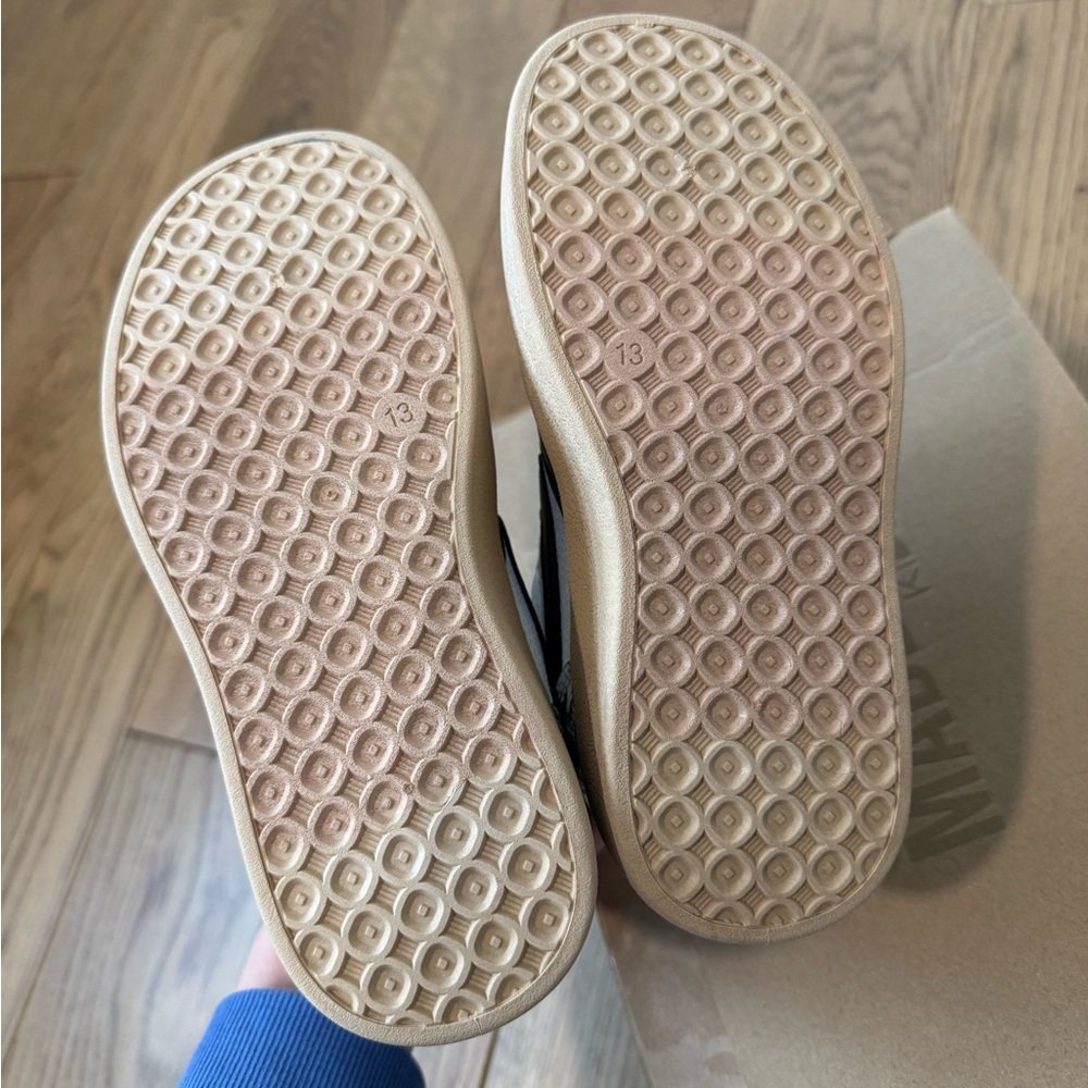 Steve Madden Kids Sneakers with Silver and White Accents - Picture 5 of 9